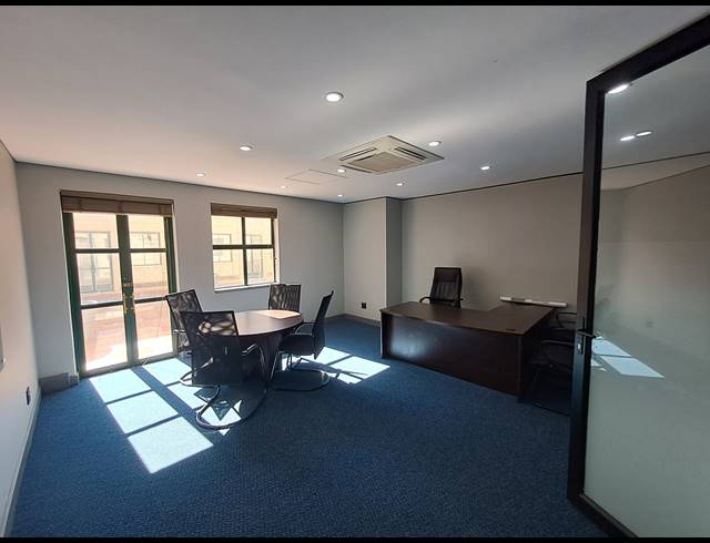 270M² OFFICE TO LET IN DUNKELD WEST